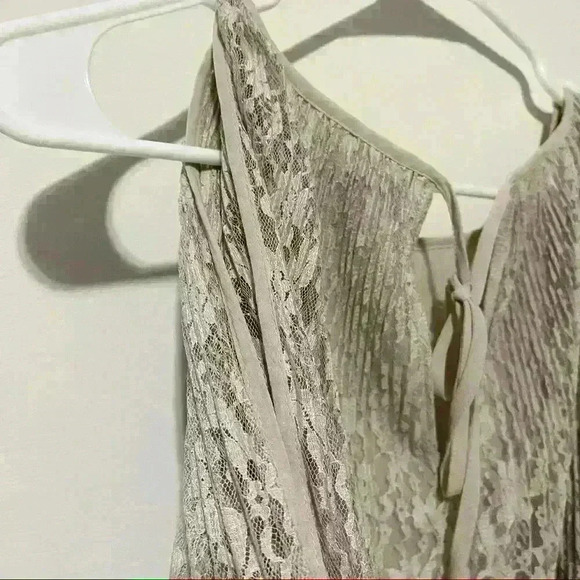 LC Lauren Conrad Lace Cold Shoulder Top Small - Picture 6 of 6